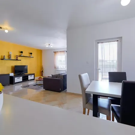 Holiday home House Paola *