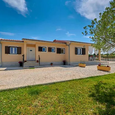 House Paola Holiday home Bibici